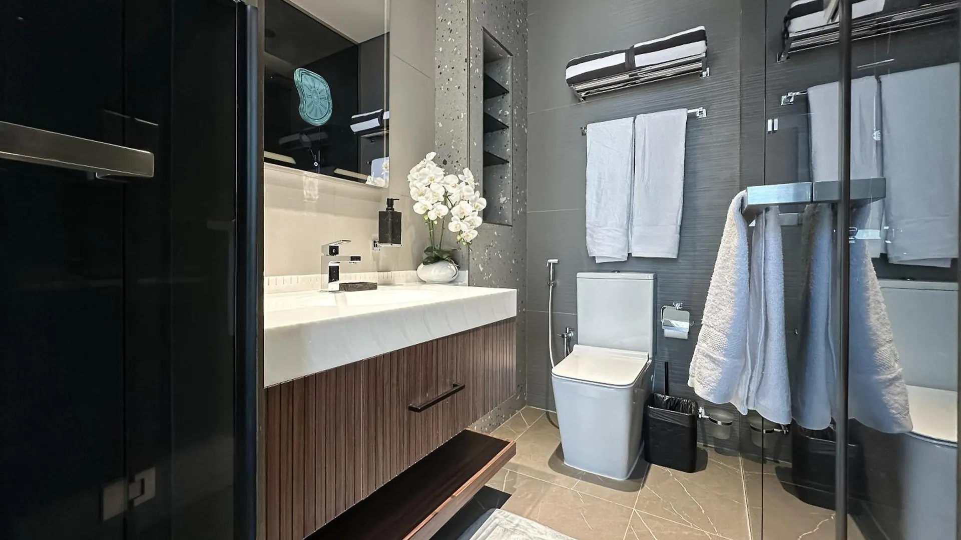 Trophy-Unveil The Charm Of Modern Living In Jlt Apartment Dubai
