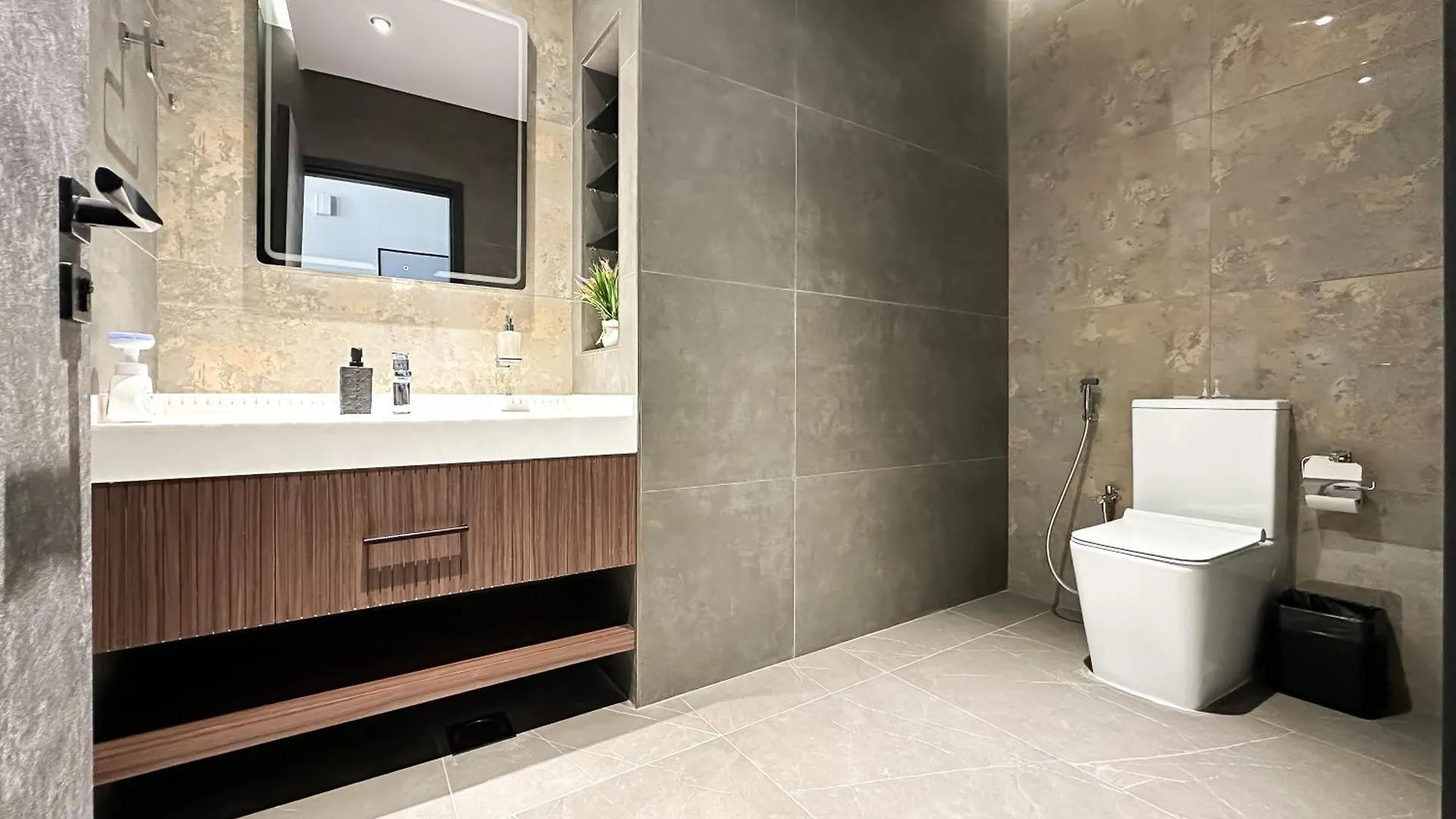 Trophy-Unveil The Charm Of Modern Living In Jlt Apartment Dubai